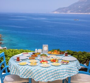 Free daily buffet breakfast  - Arpia Hotel (Kas)