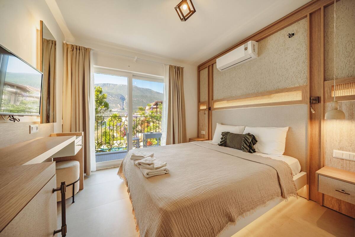 Double Room, Balcony, Partial Sea View | WiFi (free), bed sheets