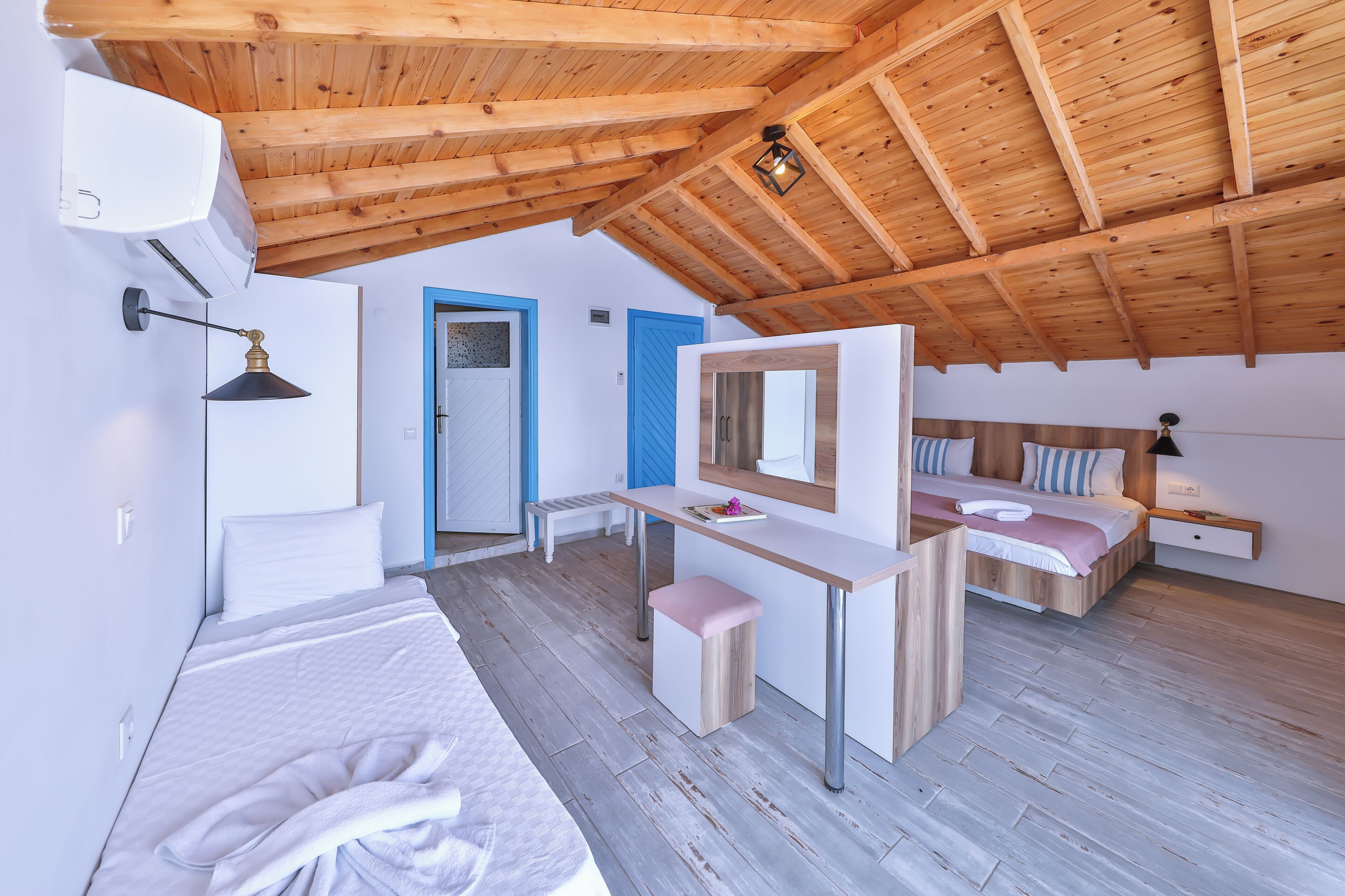 panoramic room, 1 double bed, balcony, sea view | free wifi, bed sheets