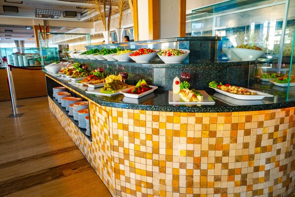 A buffet counter with various dishes and a tiled backsplash. - Royal Atlantis Spa & Resort (Manavgat)