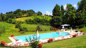 2 piscines extérieures, piscine sur le toit, parasols de plage