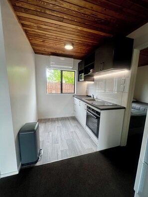 Apartment, 2 Bedrooms (Unit 4) | Private kitchen