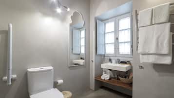 Double Room, Courtyard View (Courtyard) | Bilik Mandi | Pancuran mandi, hulu semburan mandi hujan