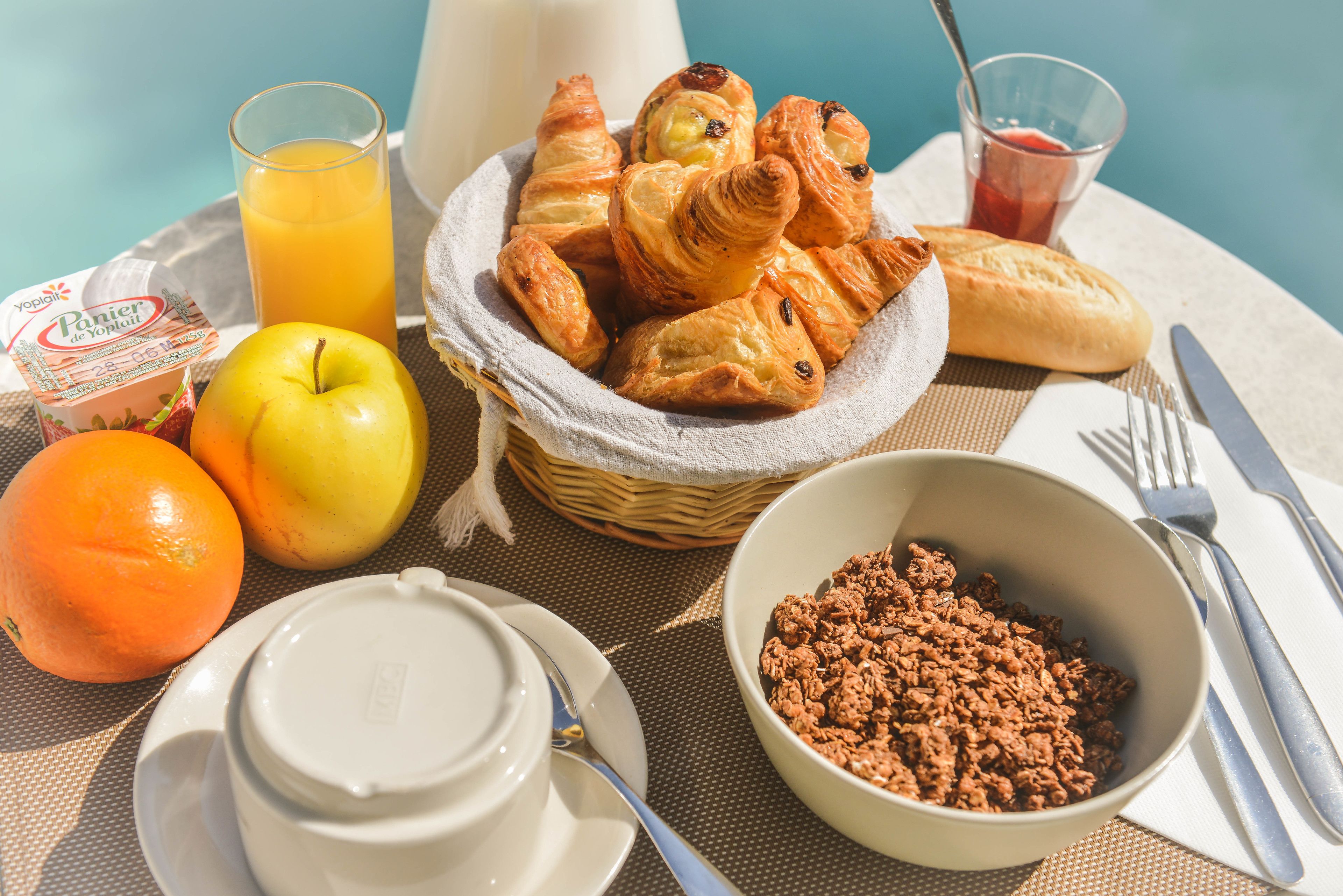 standard double or twin room | food and drink