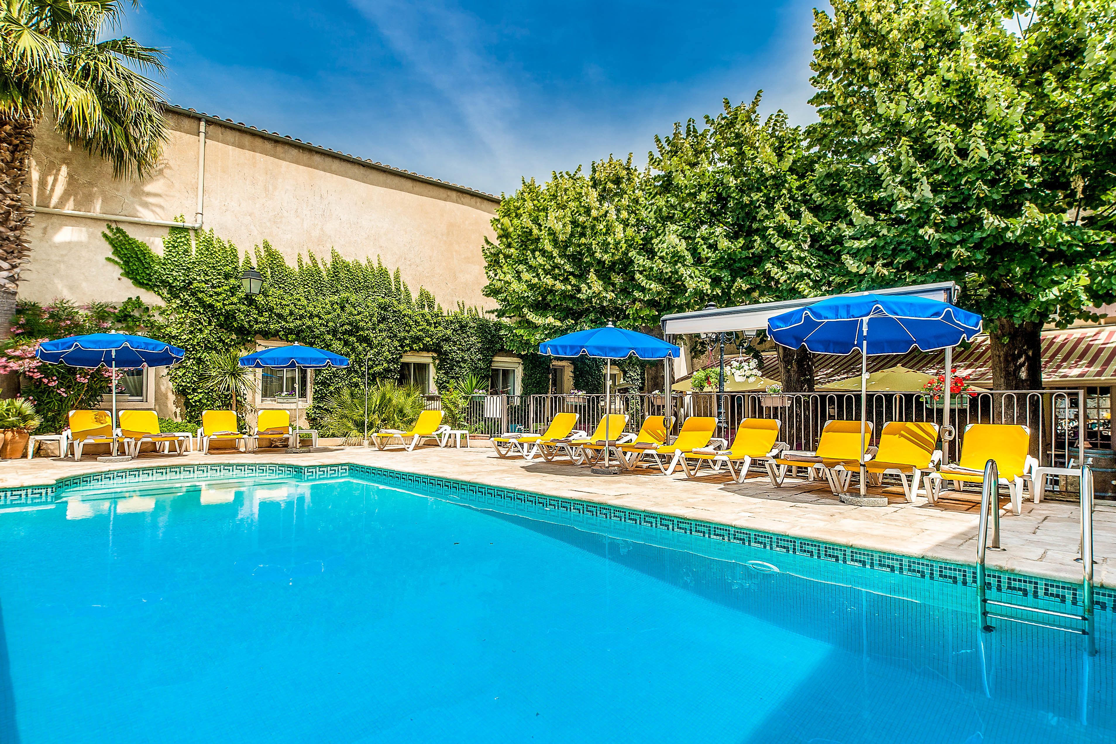 seasonal outdoor pool, open 9:30 am to 8 pm, pool umbrellas