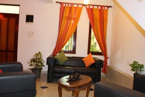 Lobby sitting area - Natures Bliss Garden Stay (Ragama)