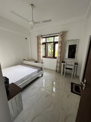 Desk, soundproofing, cribs/infant beds, rollaway beds - Natures Bliss Garden Stay (Ragama)