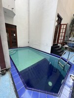4 outdoor pools