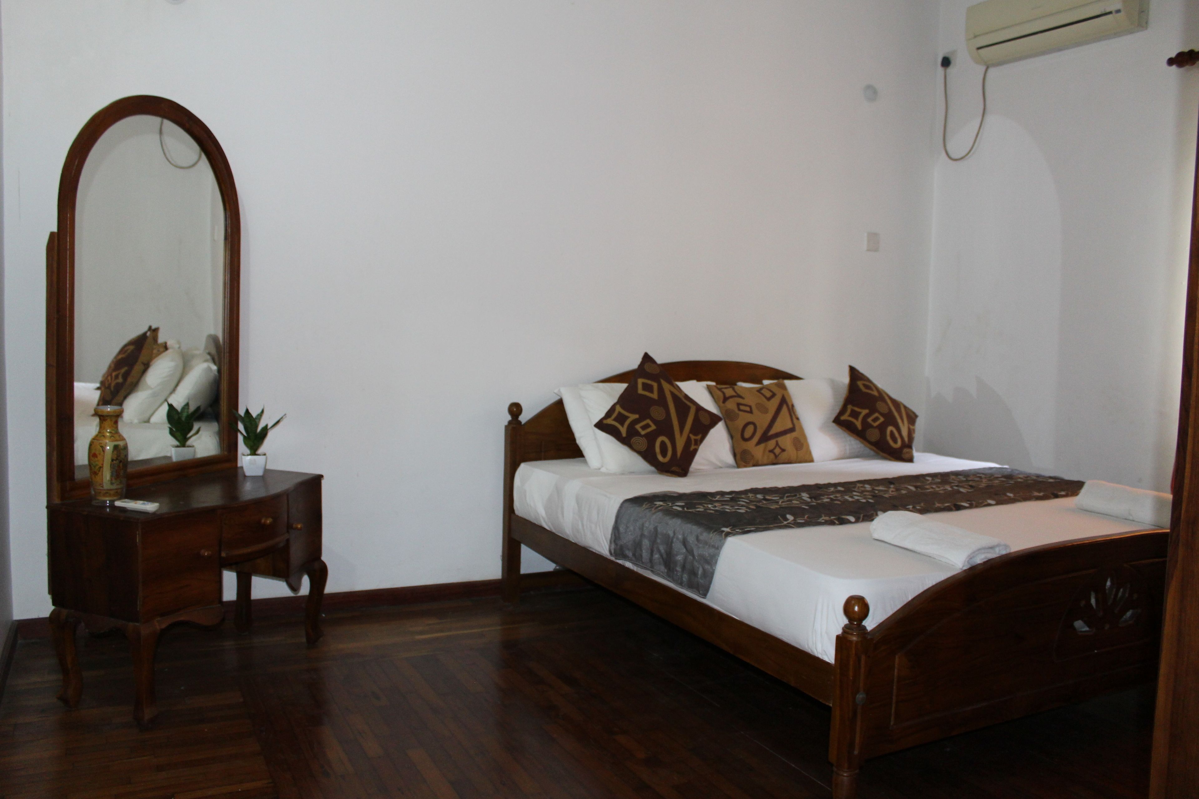 Deluxe Room, 1 King Bed (No AC) | Desk, soundproofing, cribs/infant beds, rollaway beds