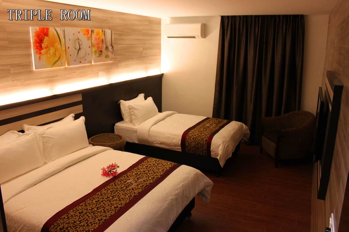 Triple Room, Mountain View (1 Super Single & 1 Queen) | In-room safe, desk, soundproofing, WiFi (free)