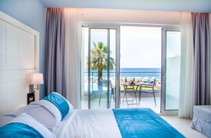 In-room safe, free WiFi, bed sheets