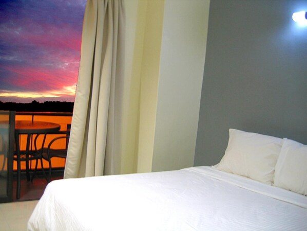 Desk, rollaway beds, free WiFi - Hotel Time Johor Bahru (Masai)