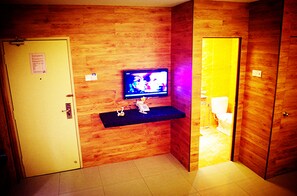 Desk, rollaway beds, free WiFi - Hotel Time Johor Bahru (Masai)