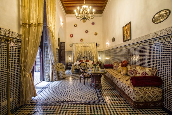 Suíte | Camas com colchões pillow-top, cofres nos quartos