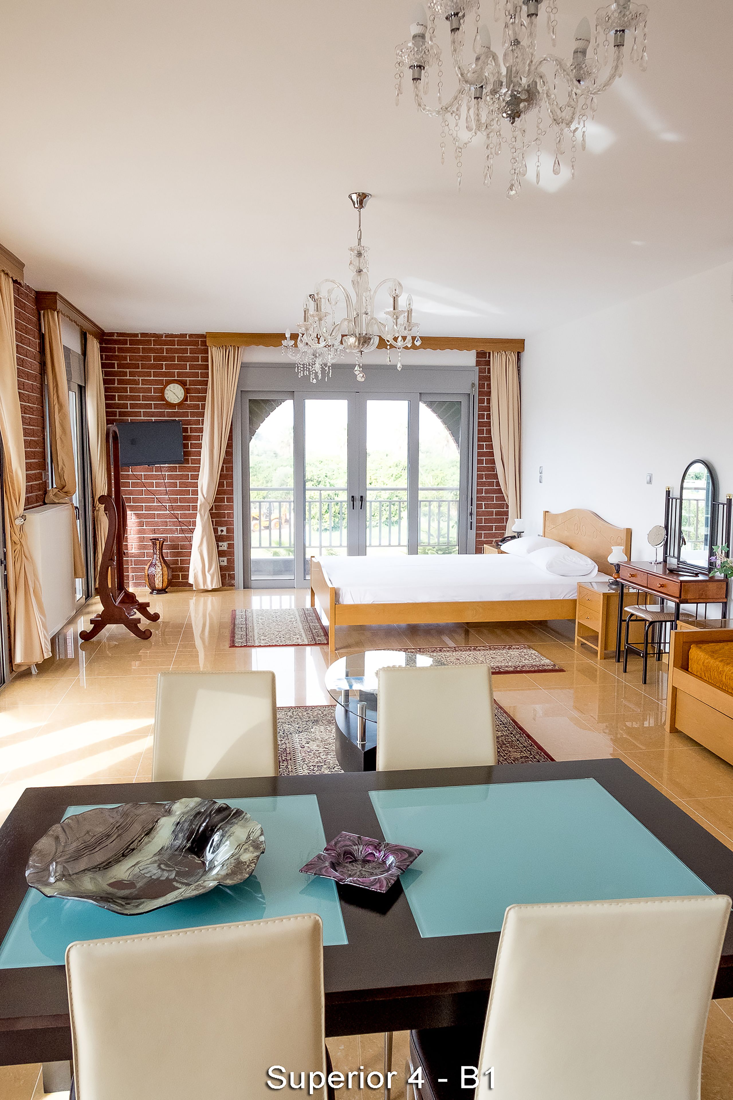 Superior Studio Suite (Family 2 adults + 2 children) | In-room safe, desk, free WiFi, bed sheets