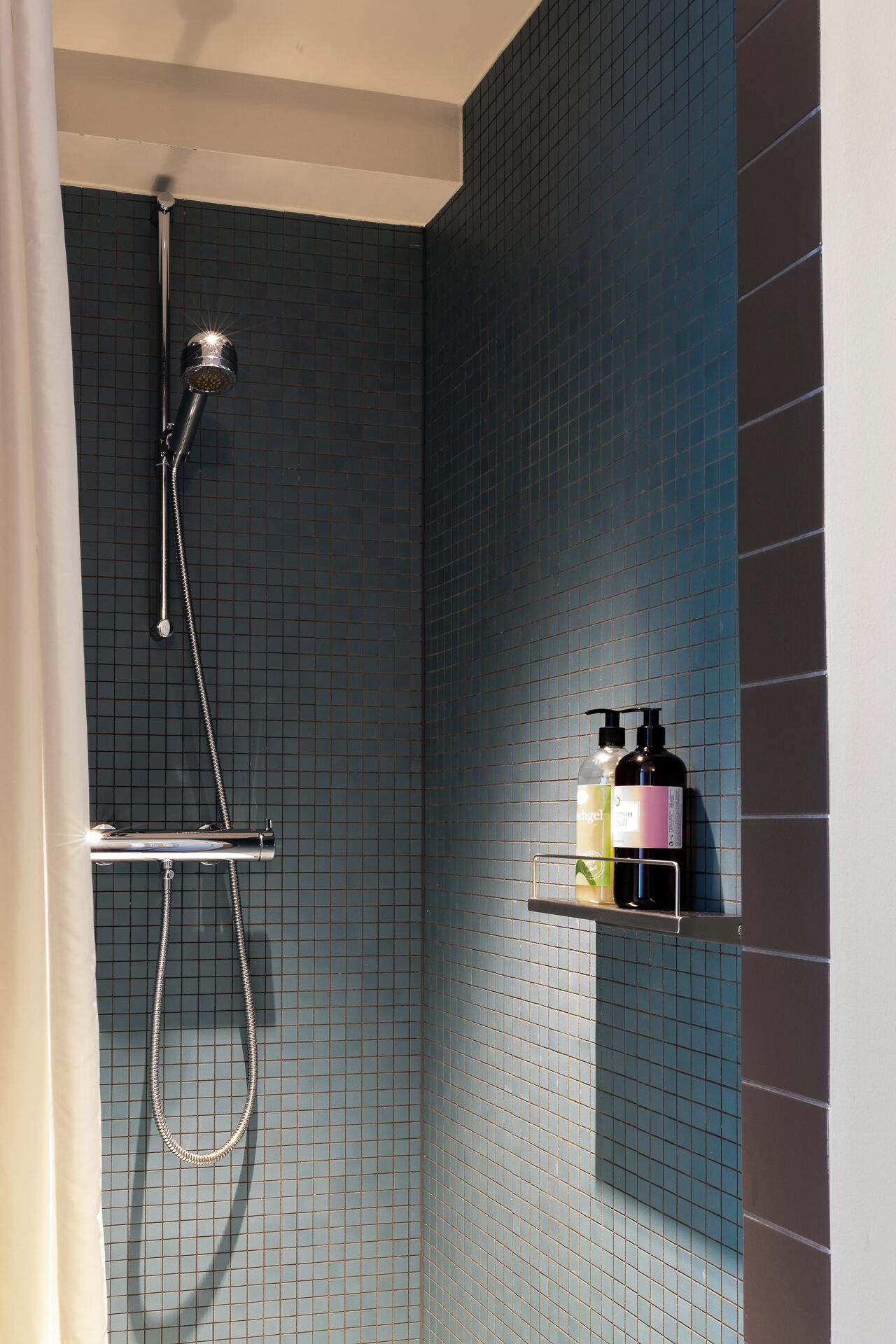 Standard Double Room | Bathroom | Separate tub and shower, deep soaking tub, eco-friendly toiletries