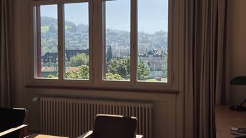 Standaard tweepersoonskamer | Luxe beddengoed, verduisterende gordijnen, gratis wifi, beddengoed