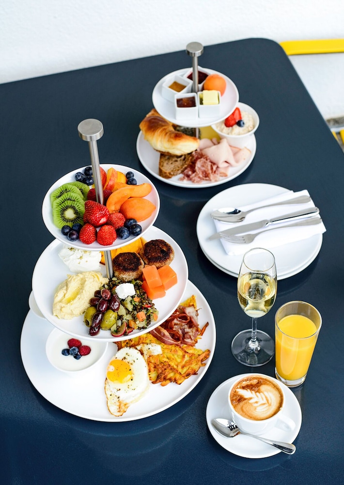 Militärkantine | Restaurant | Hotel | Café | Bar by null