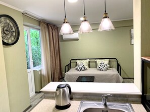 Comfort Studio Suite, 1 Bedroom, Garden View, Courtyard Area | Premium bedding, in-room safe, individually decorated, soundproofing - Red Fox Guesthouse (Tbilisi)