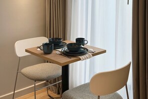 Suite, 1 lit double, coin cuisine (Free Hot Breakfast)