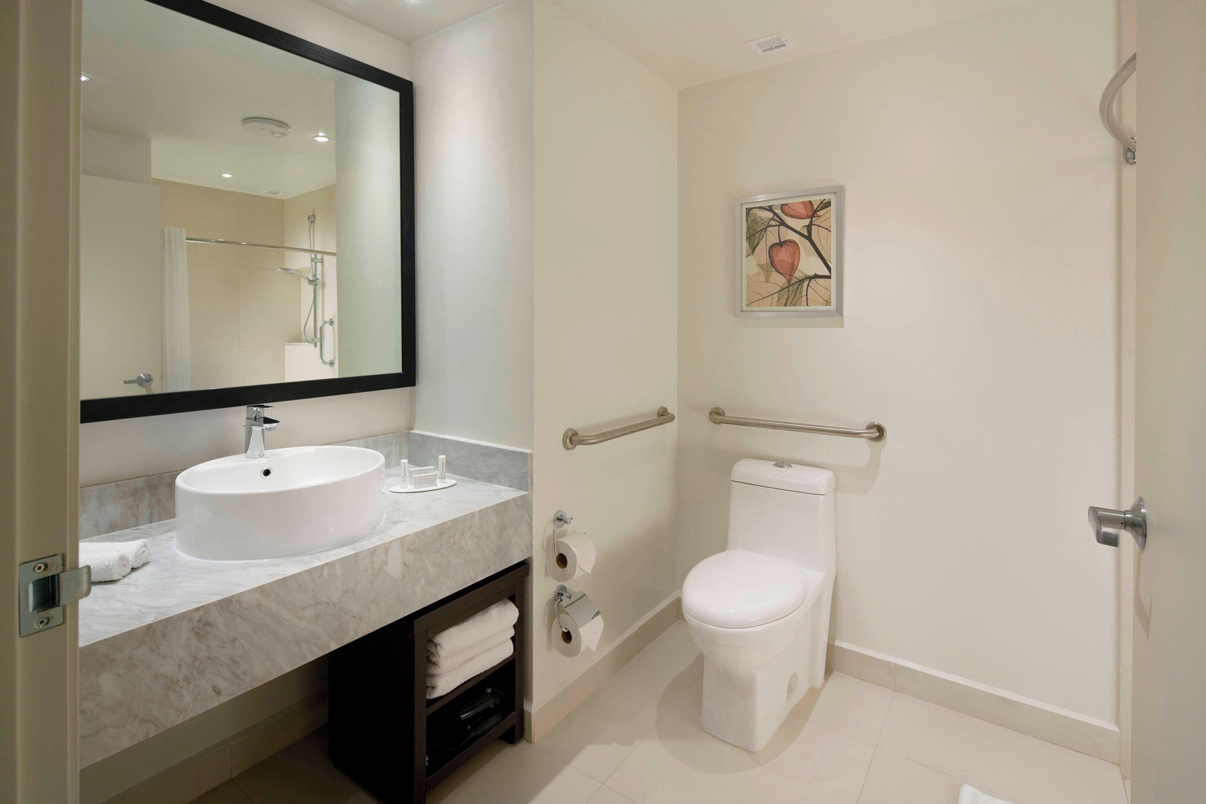 room, 1 king bed, non smoking, city view | bathroom | shower, free toiletries, hair dryer, towels