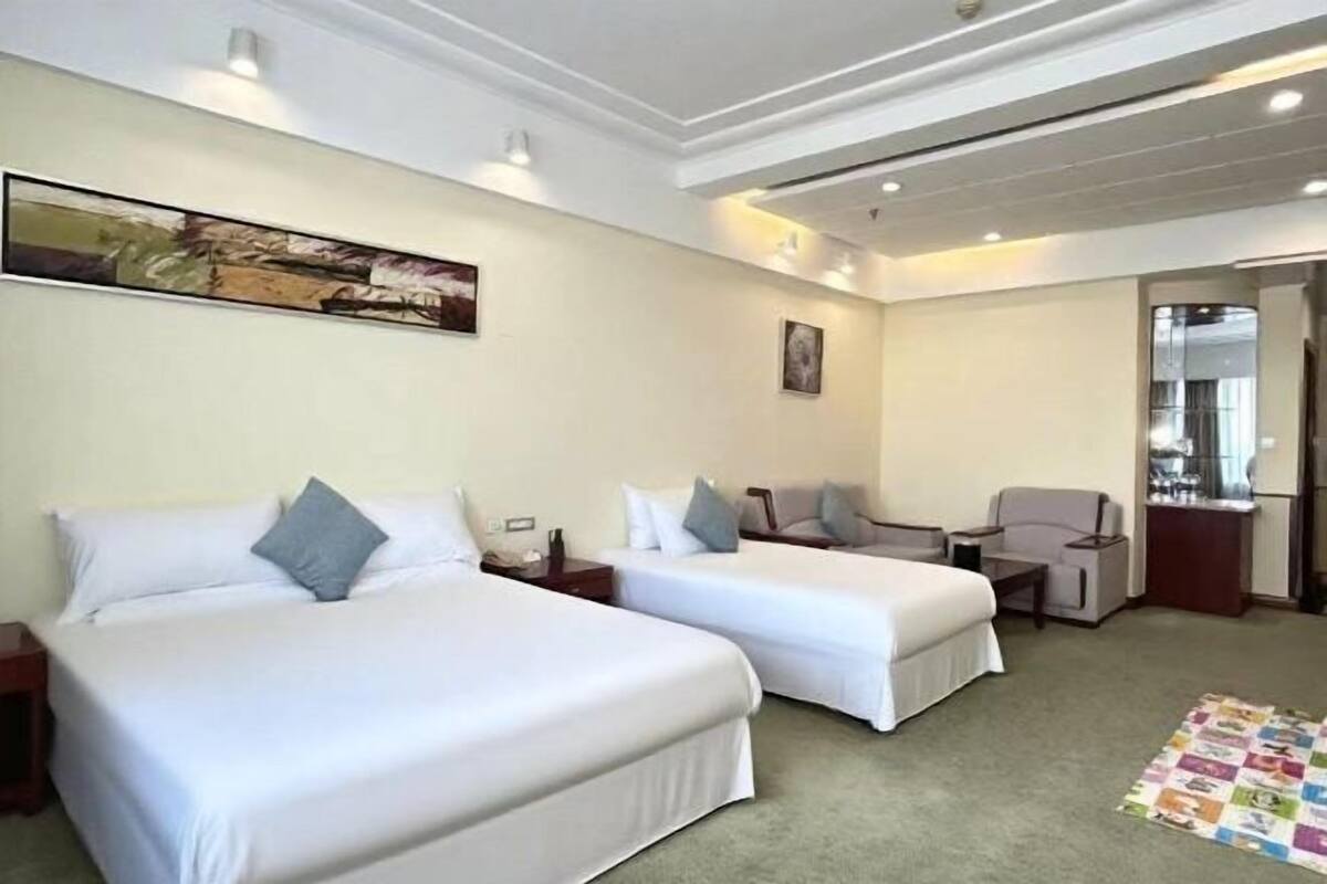 Minibar, in-room safe, iron/ironing board, cots/infant beds