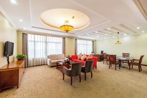 迷你吧、客房内保险箱、熨斗/熨衣板、婴儿床