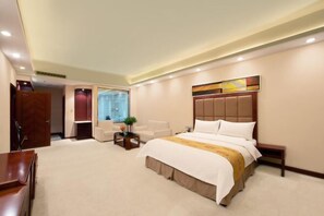 Frigobar, cofres nos quartos, ferros/tábuas de passar roupa, berços