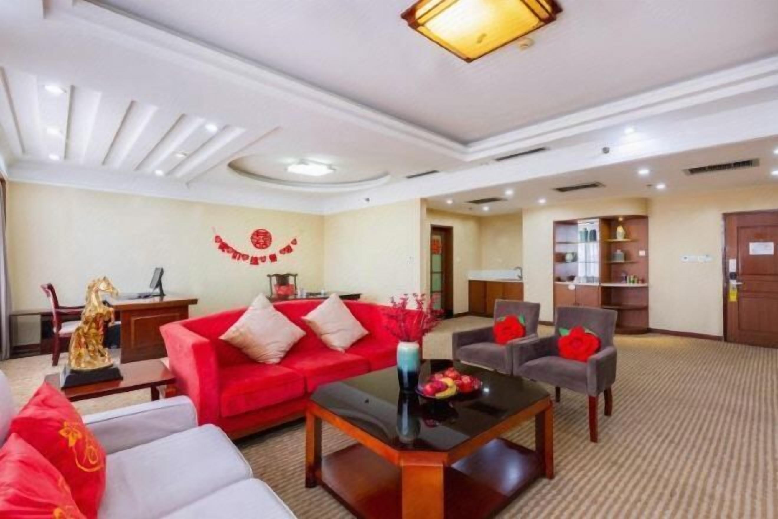 迷你吧、房內夾萬、熨斗/熨衫板、嬰兒床