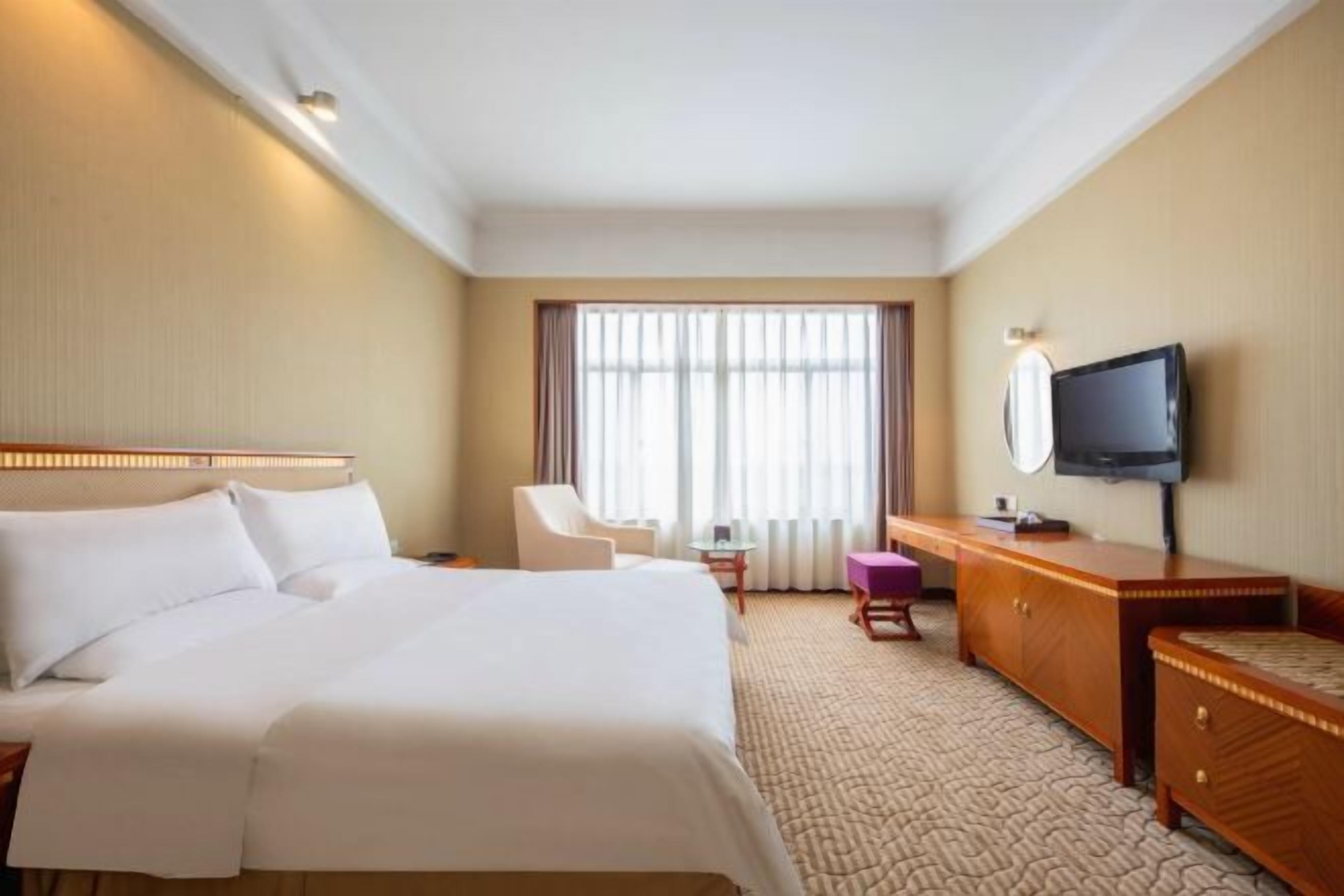 迷你吧、客房内保险箱、熨斗/熨衣板、婴儿床