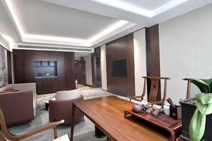 Minibar, in-room safe, iron/ironing board, cots/infant beds - Fenghua International Garden Hotel (Dongying)