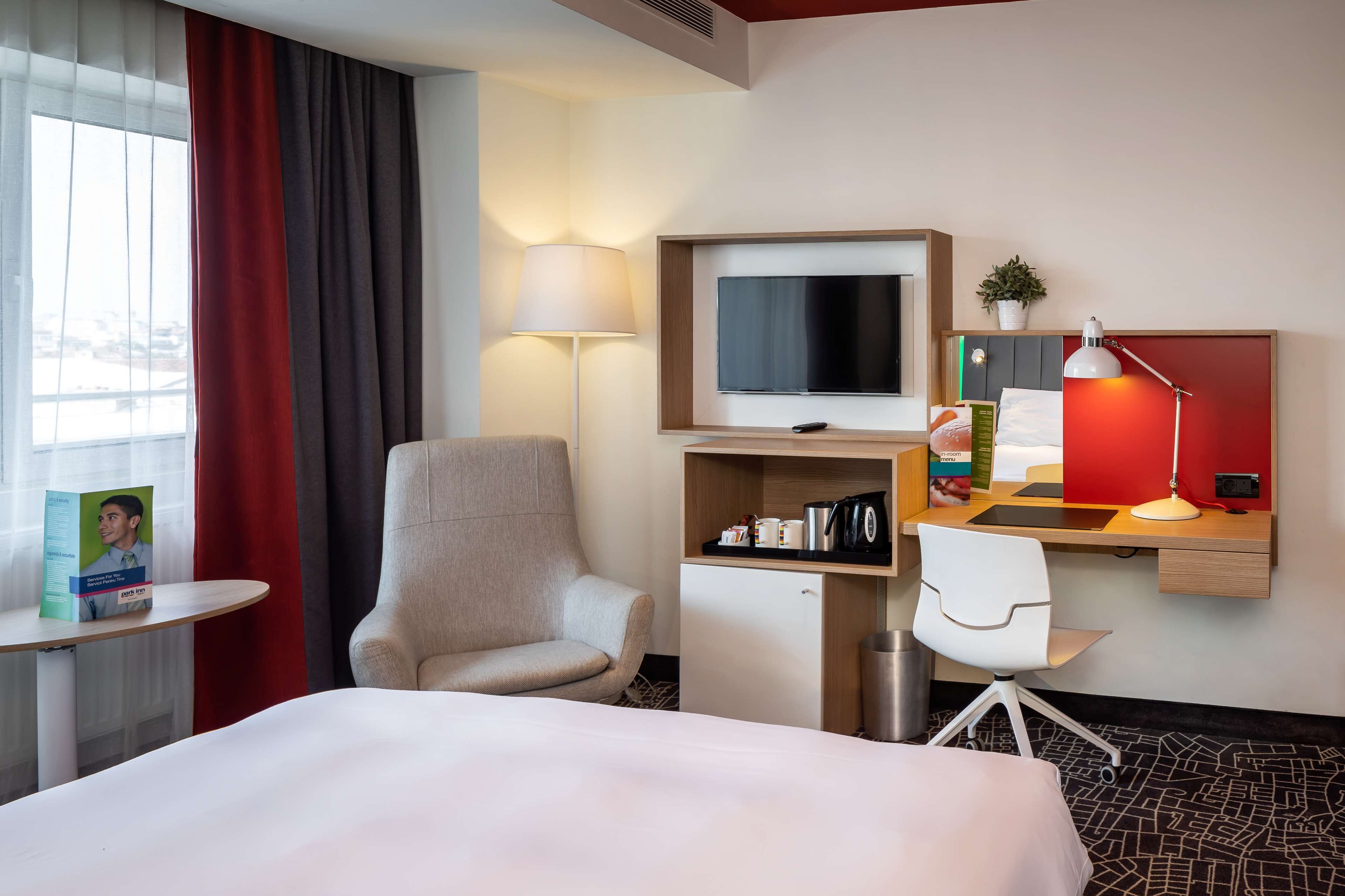 hypo-allergenic bedding, in-room safe, desk, laptop workspace