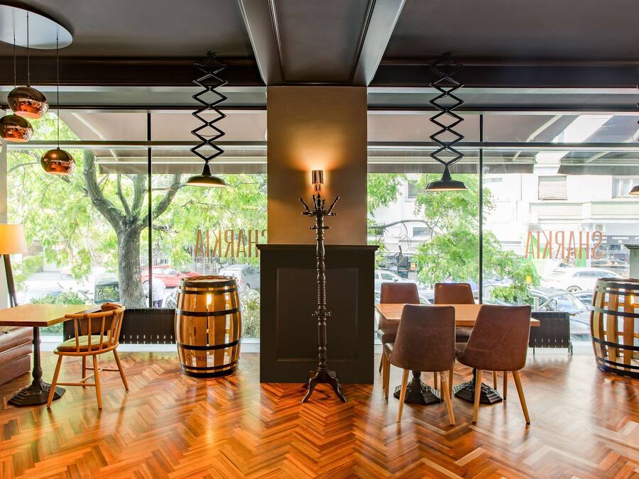 Breakfast, lunch, dinner served; international cuisine