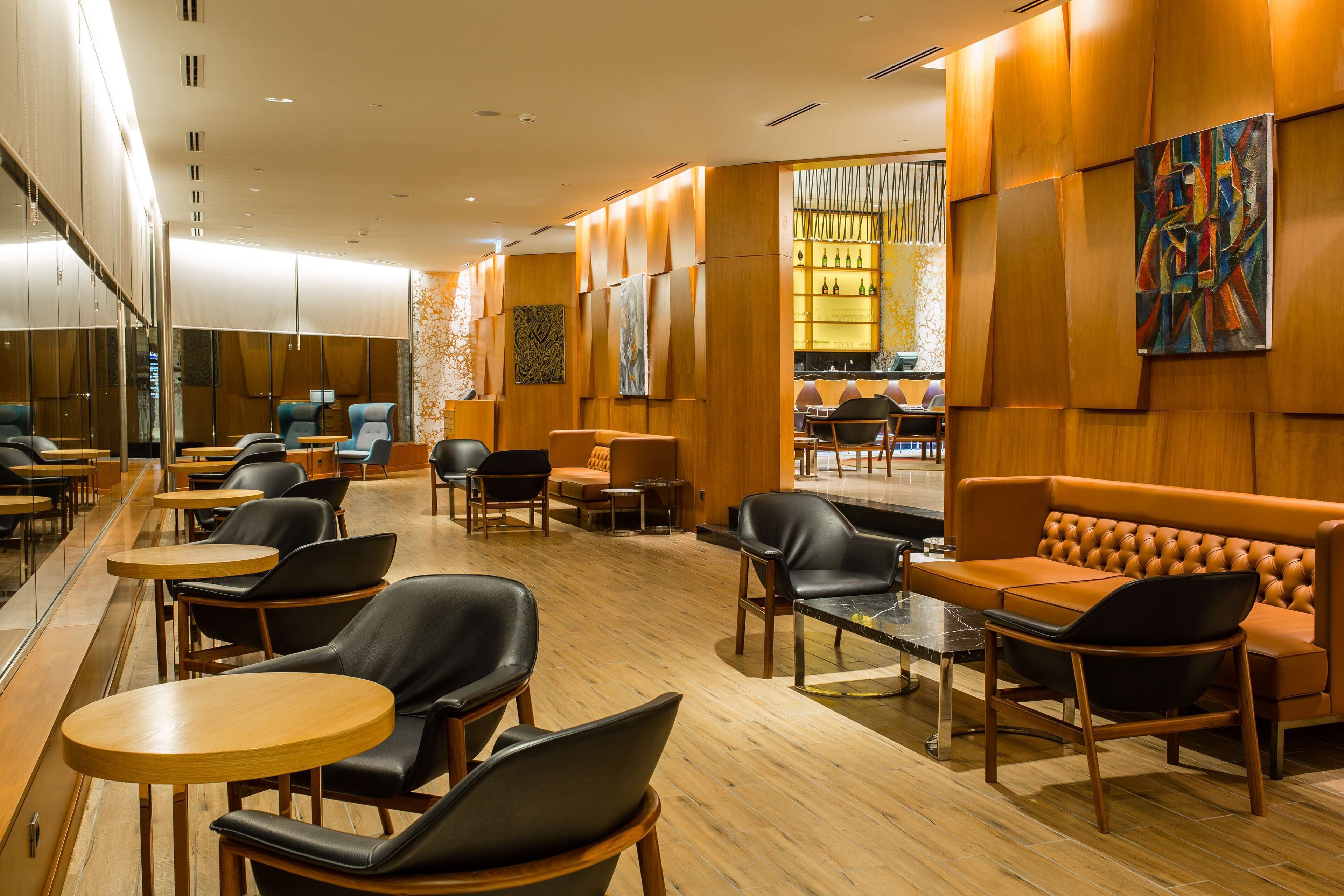 2 bars/lounges, poolside bar