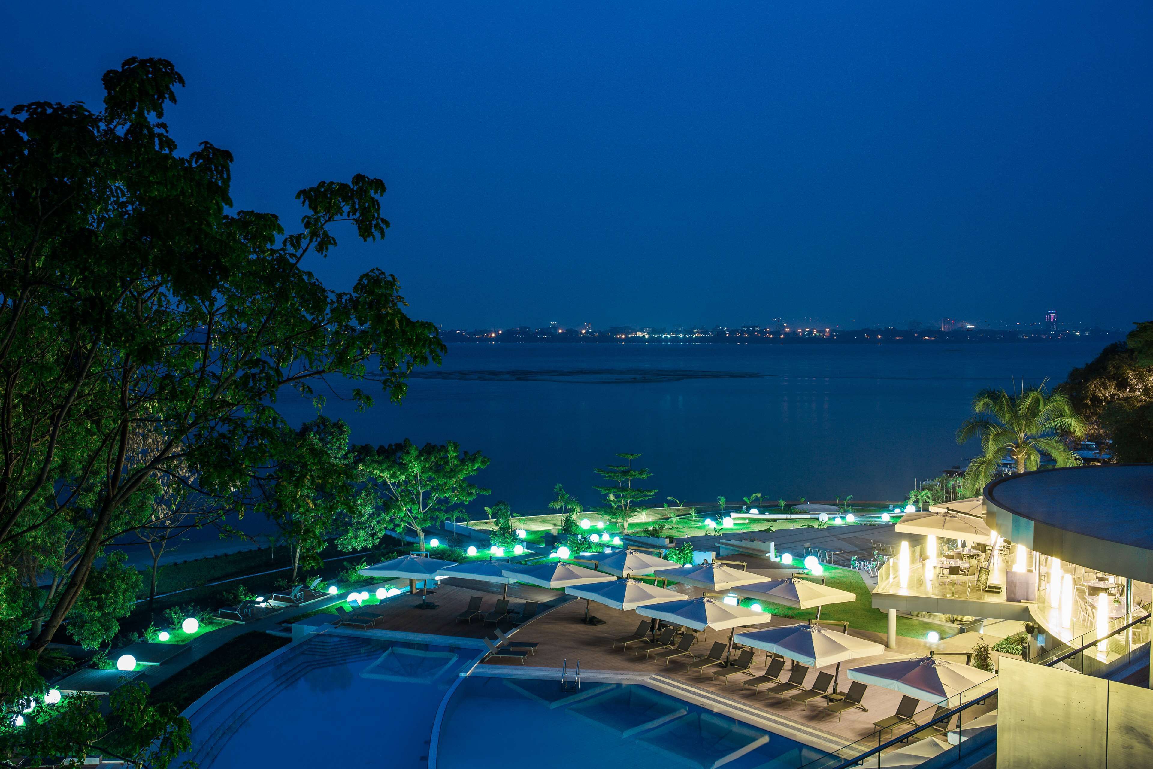 Außenpool, Liegestühle