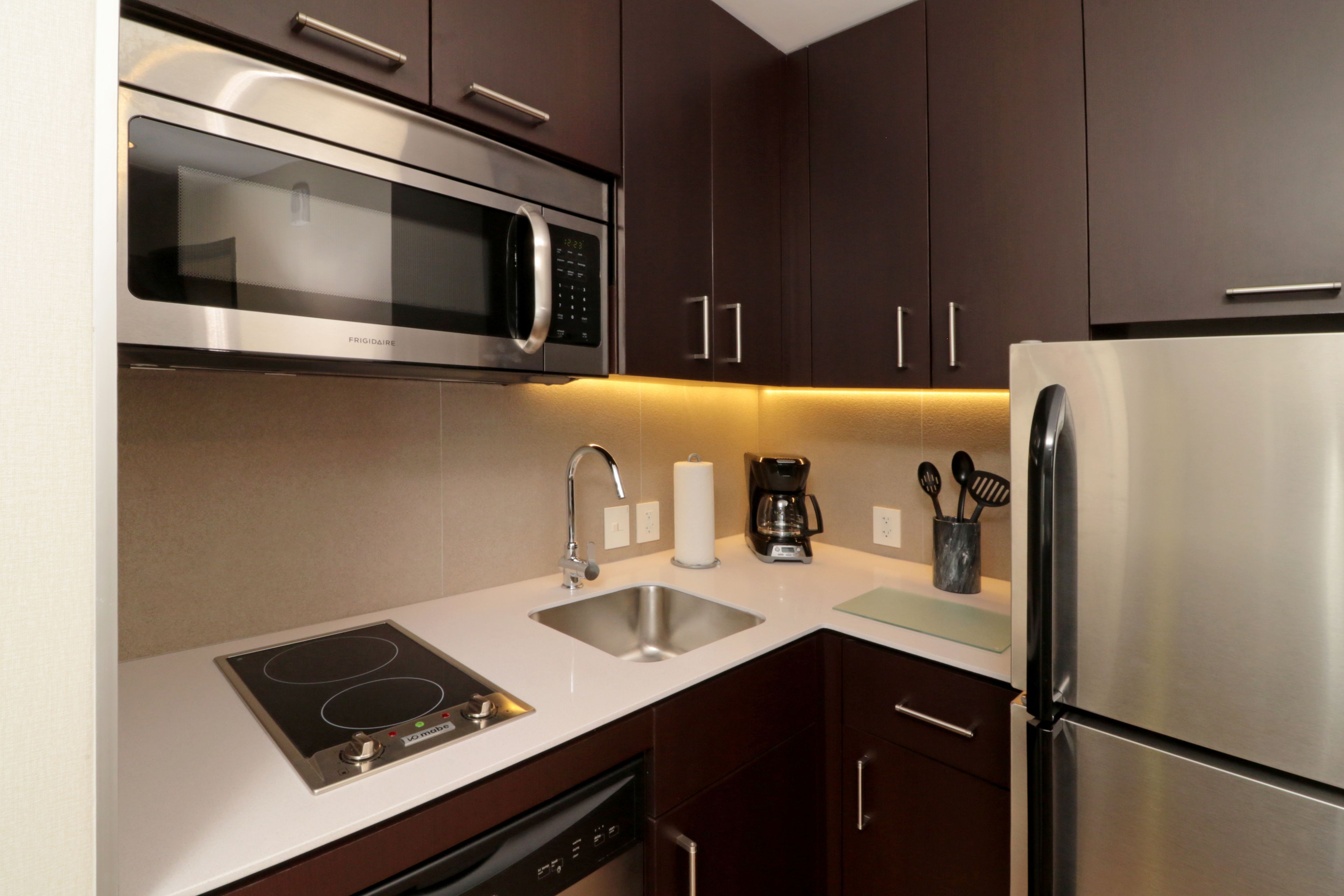 fridge, microwave, stovetop, dishwasher