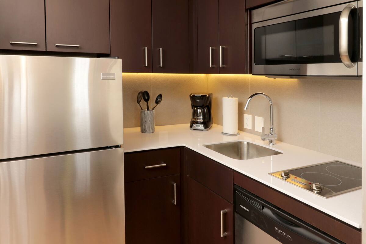 1 bedroom, in-room safe, desk, laptop workspace