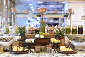 Daily buffet breakfast (AED 170 per person)