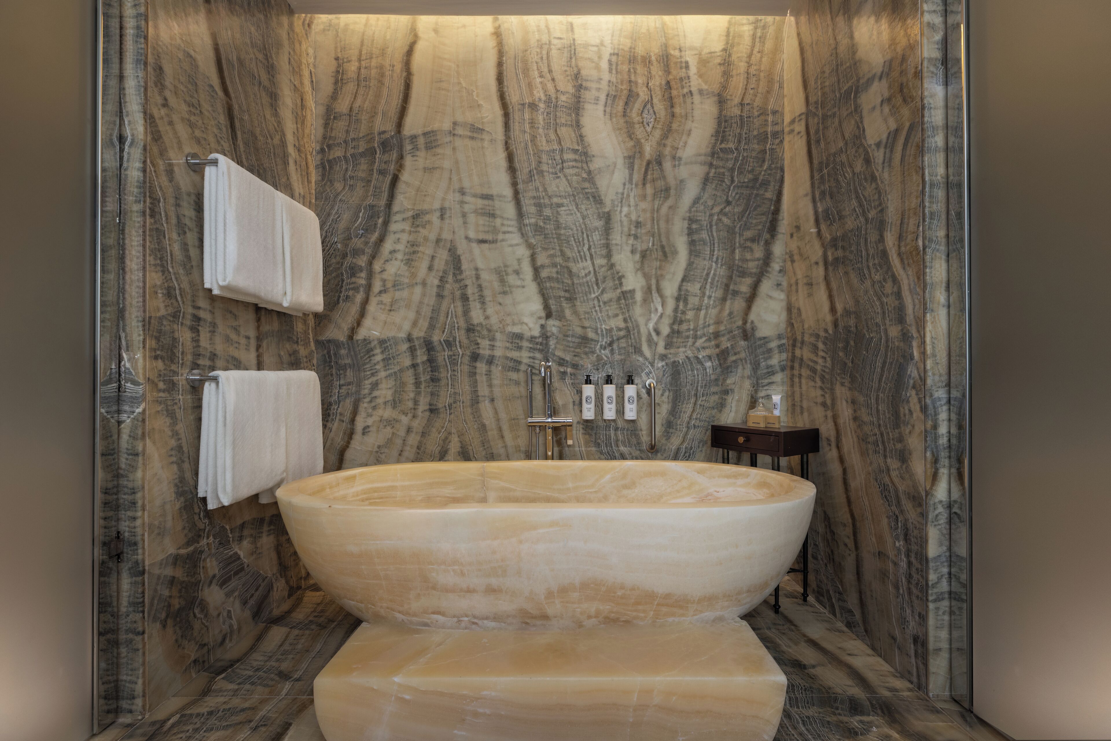 separate bathtub and shower, rainfall showerhead, free toiletries