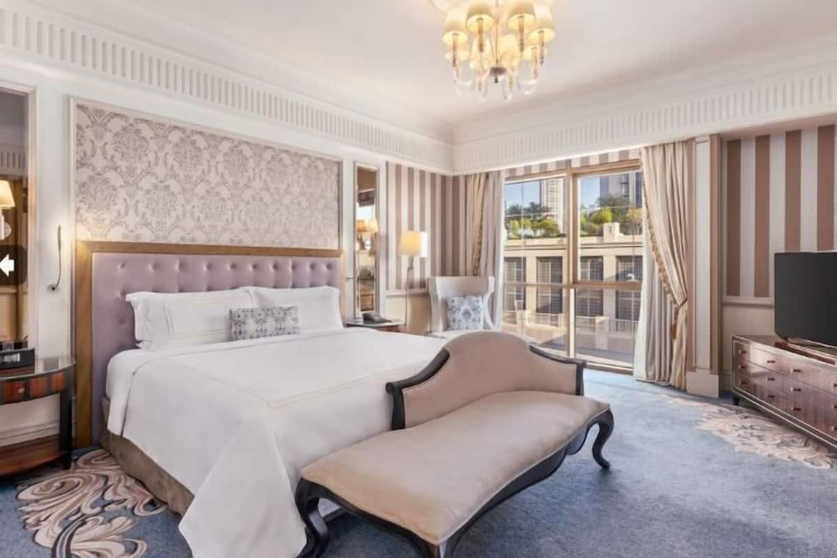 Premium bedding, minibar, in-room safe, individually furnished