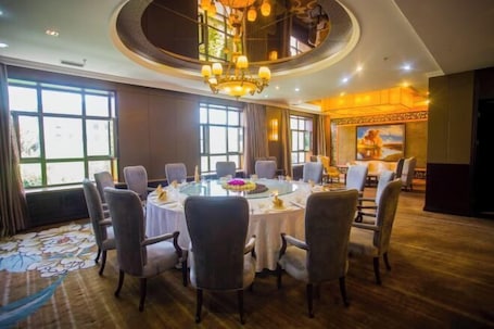 Restaurant. Golmud Hotel