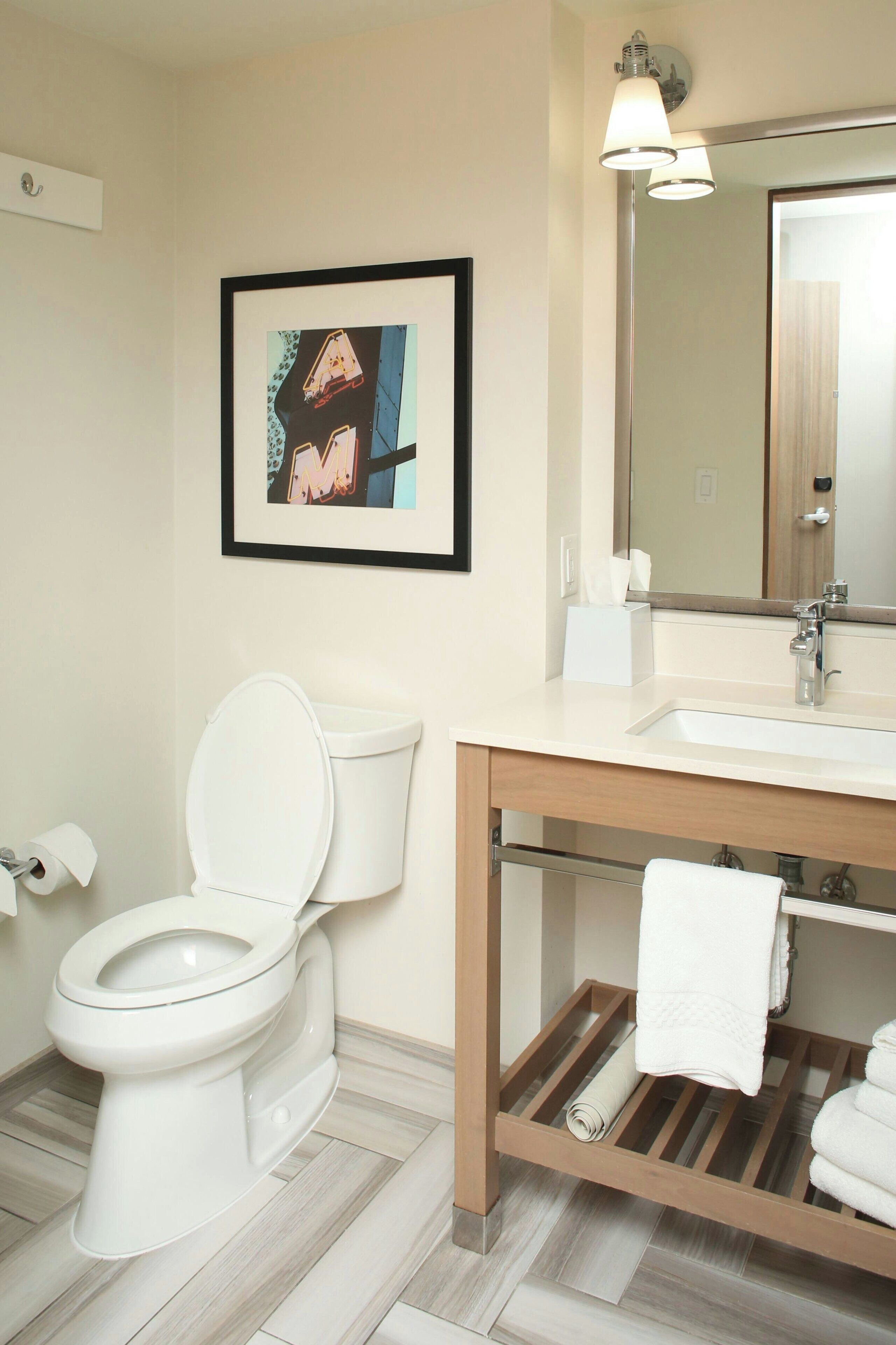 room, 1 king bed, non smoking | premium bedding, in-room safe, desk, laptop workspace