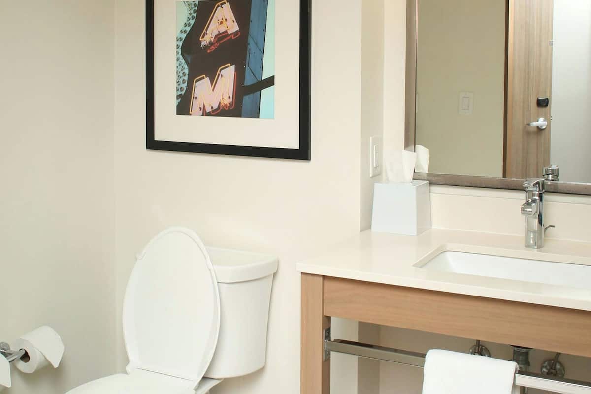 room, 1 king bed, non smoking | premium bedding, in-room safe, desk, laptop workspace