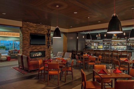 供应早餐和晚餐