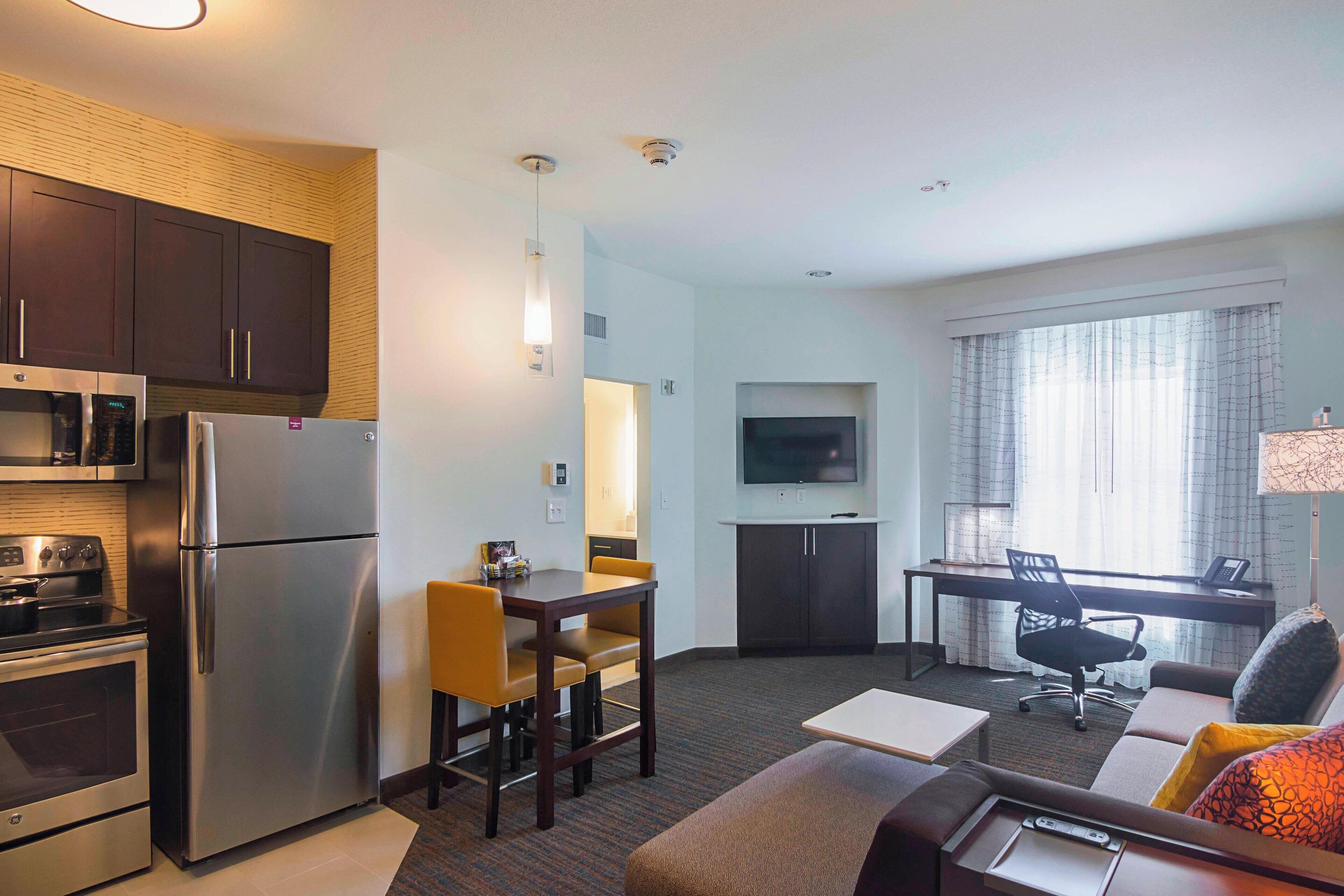 suite, 1 bedroom | individually decorated, individually furnished, desk, laptop workspace