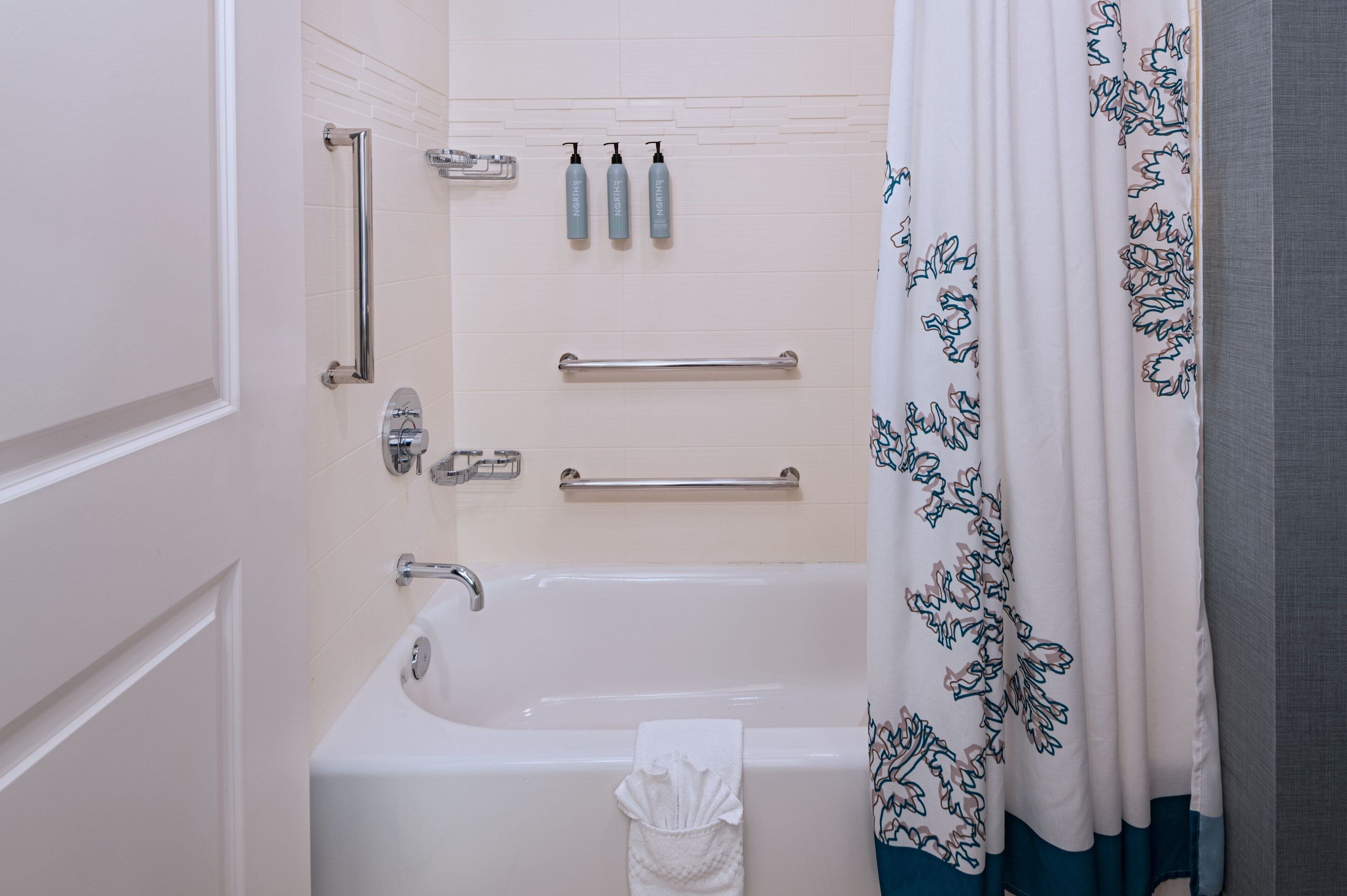 suite, 2 bedrooms | bathroom | free toiletries, hair dryer, towels