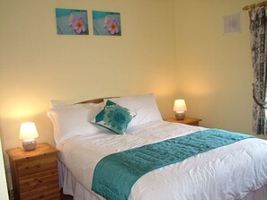 Chambre Double, 1 lit double (Ground) | Lits bébé (gratuits), lits pliants/supplémentaires, Wi-Fi gratuit