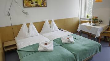 Minibar, brankas, meja kerja, dan tempat tidur bayi gratis