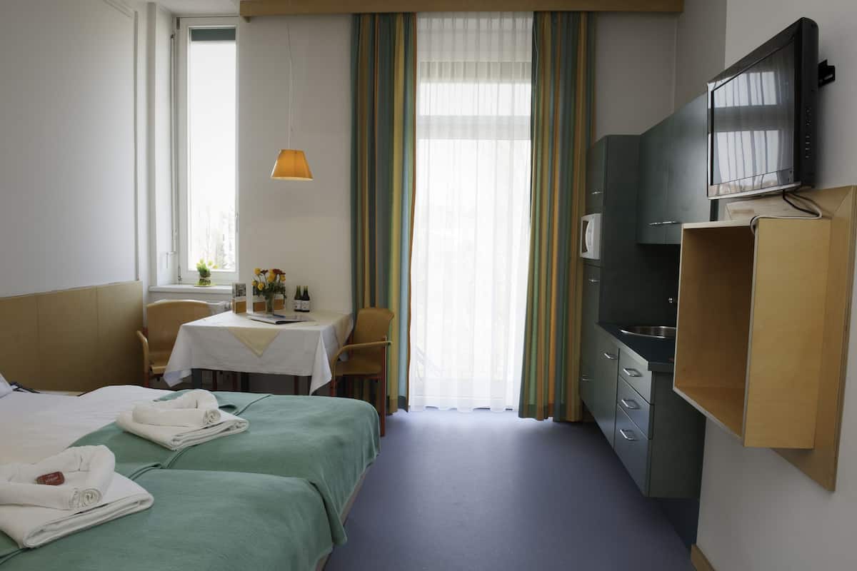Minibar, una cassaforte in camera, una scrivania