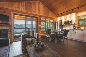 Viewpoint Penthouse | In-room dining